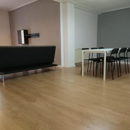 Piso Para Grupos En 洛格罗尼奥 外观 照片